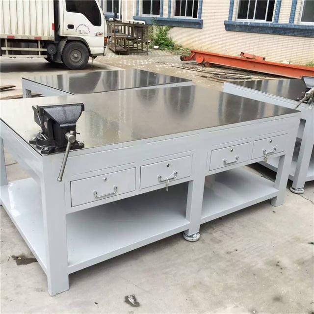 装配钳工工作台