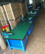 钳工工作台图片
